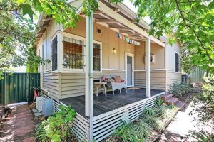 152 Forrest St_front patio