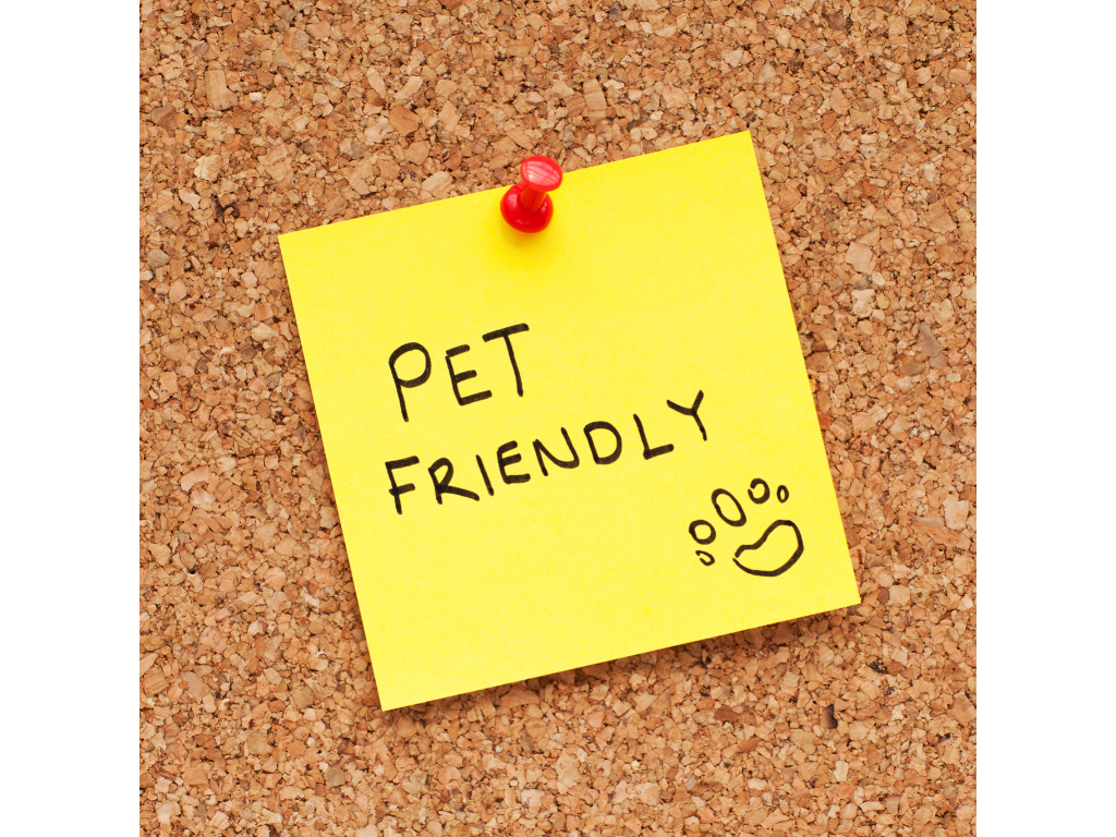 A sticky saying 'Pet Friendly'