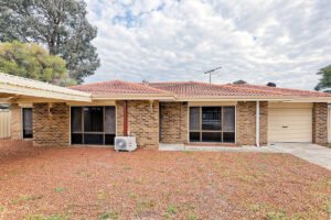 7 Dewar Street, front yard